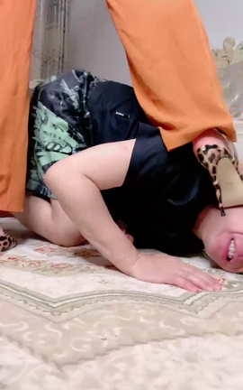 套路直播-苏曼S-高跟全体重踩踏裸足深喉[720X1280 49分9秒]_丽丝库