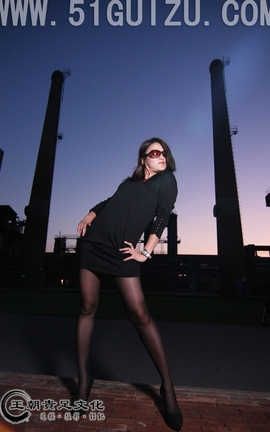 王朝贵足 No.470 曼曼气质黑色短裙黑色丝袜夜幕系列B_丽丝库