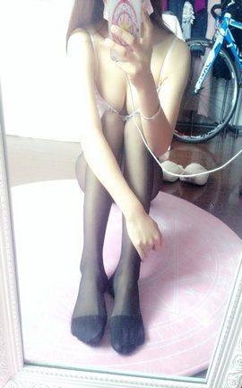 福利在线大图 饲育系少女-脱黑色_丽丝库