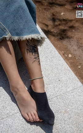 物恋传媒 No.011 小梨 稚嫩的小萝莉_丽丝库