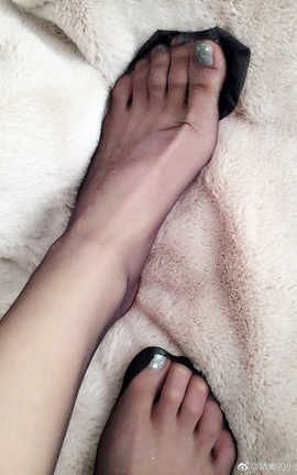 足控福利-微博上的那些美足小姐姐 037_丽丝库