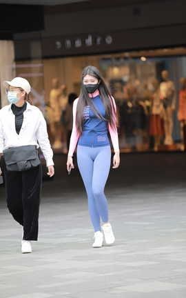 精选街拍作品 NO.1423 蓝色瑜伽裤小姐姐 part1_丽丝库