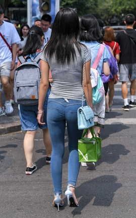 精选街拍作品 NO.0832 久久街拍作品 高跟鞋蜜桃裤大美女_丽丝库