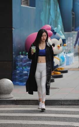 精选街拍作品 NO.0078 白色紧身瑜伽裤美女高清原图 part1_丽丝库