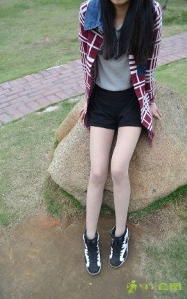 高校妹子丝足写真-棉袜卡卡_丽丝库