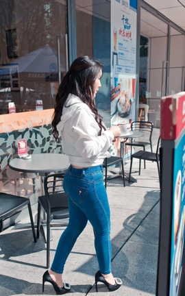 精选街拍作品 NO.0034 紧身牛仔模拍美女高清原图 part2_丽丝库