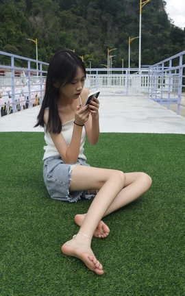 Pary摄影 NO.005 使出混身解数终于哄得表妹拍了套吊带美脚_丽丝库