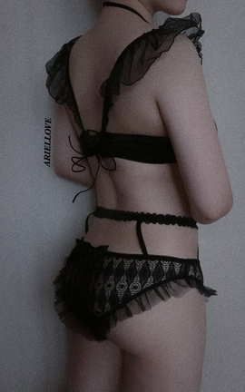 推特 高颜值账号 美腿美胸ARIEL_丽丝库