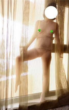 爱露出全站付费资源-丝袜美女  窗前的朦胧诱惑_丽丝库