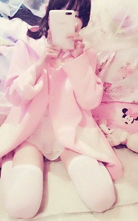 00后微博红人@元气小萝莉洛可可大尺度VIP套图-3