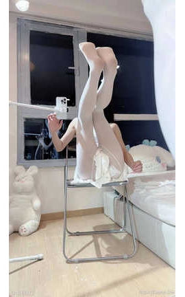 小萌子 - 一字马挑战_丽丝库