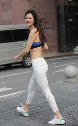 精选街拍作品 NO.0078 白色紧身瑜伽裤美女高清原图 part2_丽丝库