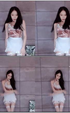 虎牙 暖暖(周童潼)-直播 魔法书福利 V140[1920X1080][3分43秒]_丽丝库