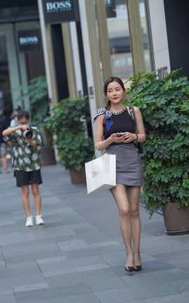 精选街拍作品 NO.0801 牛男街拍 灰丝制服白领 part1_丽丝库