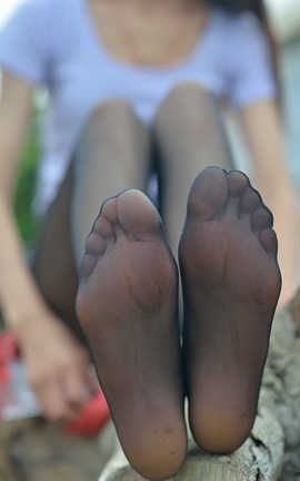 ecolog美足极品-专业模特长腿黑丝玉足，只为高清_丽丝库