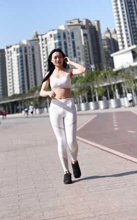 精选街拍作品 NO.0048 白色紧身运动裤模拍美女图集 part1_丽丝库