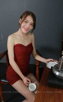 异思趣向IESS 丝享家 877：婉苹《姓感红色小礼裙》_丽丝库