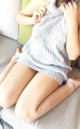菲菲鱼–可爱甜美巨RU萝莉开胸毛衣_丽丝库