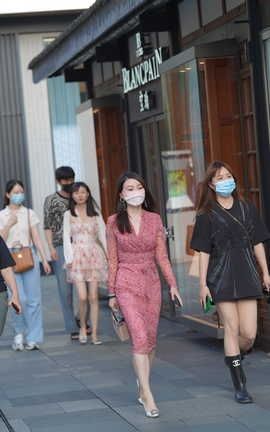 精选街拍作品 NO.1583 碎花裙少妇_丽丝库