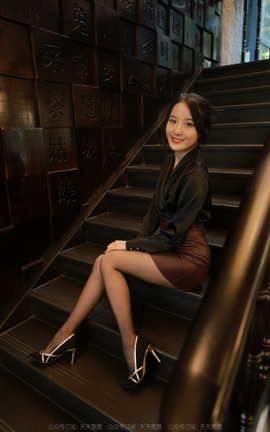 异思趣向IESS  2022.04.29 丝享家 1074：婉萍《褐色皮裙》_丽丝库