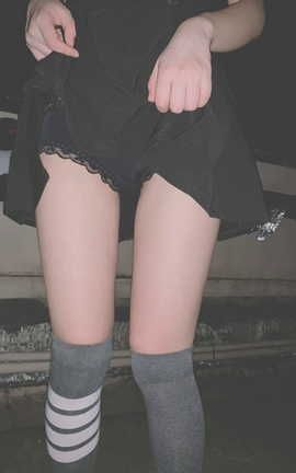 爱露出全站付费资源-丝袜美女  天台美女，天台露出_丽丝库