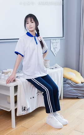 袜啵啵BoBoSocks NO.366 甜甜圈-三双板鞋、白棉袜、短白丝_丽丝库