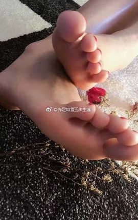 足控福利-微博上的那些美足小姐姐 119_丽丝库