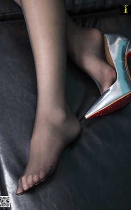 异思趣向IESS 丝享家  2019.10.28  No.596 梓琪《梓琪的银色高跟鞋》_丽丝库