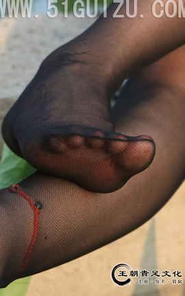 王朝贵足 No.094 糖糖绿裙黑丝娉婷袅娜荷花池畔系列B