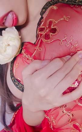 软软趴在床单上(铃木美咲)-离春节越来越近