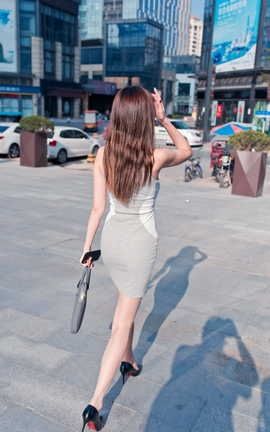 精选街拍作品 NO.0793 御风街拍 午后休闲的包臀灰裙极品薄丝OL美女婷婷 part1_丽丝库