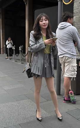 精选街拍作品 NO.1058 摄霸街拍作品 西装高跟百褶裙_丽丝库