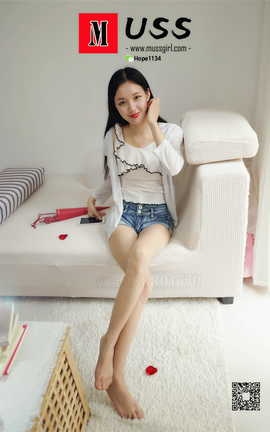 慕丝女郎MussGirl NO.081 木木 没有阳光花不香，没有爱情生活不甜-手中的玫瑰_丽丝库