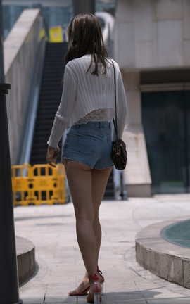 精选街拍作品 NO.0932 一始街拍作品 青春靓丽热裤女孩 part2_丽丝库