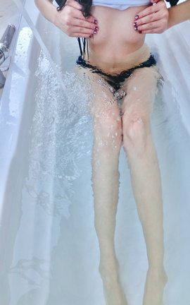 福利在线大图 水酱不是胖企鹅-浴缸校服_丽丝库