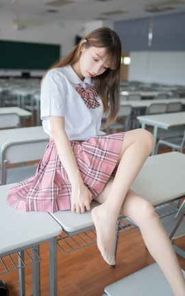 兔玩网二次元福利-粉色格裙少女