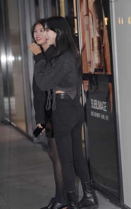 精选街拍作品 NO.1595 两个漂亮的小姐姐_丽丝库