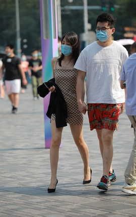 精选街拍作品 NO.0634 四九城嘎子街拍作品 包臀裙长腿高跟女友_丽丝库