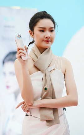 精选街拍作品 NO.1033 影行者街拍作品 肉丝妹子驾驭不了高跟_丽丝库