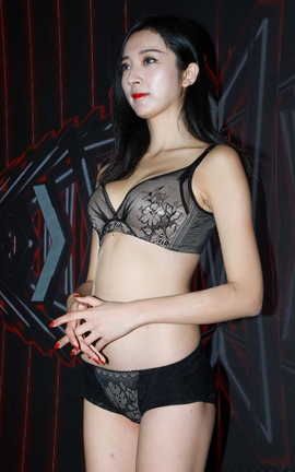 精选街拍作品 NO.0773 视觉冲击街拍作品 性感蕾丝的内衣模特_丽丝库