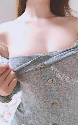 恶犬小姐姐-灰色包臀针织衫_丽丝库