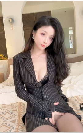 Rioko凉凉子 和前辈一起出差吧V05[1080X1440 34秒]_丽丝库