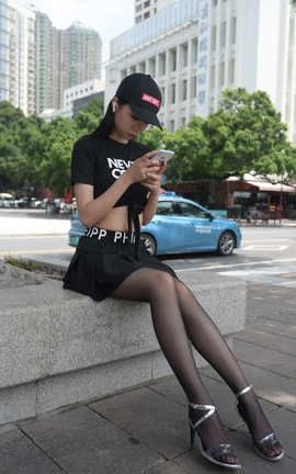 精选街拍作品 NO.0948 程生街拍作品 短裙亮丝的美女 part2_丽丝库