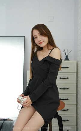 异思趣向IESS 2021.10.12 丝享家 945：婉苹《姓感露肩短裙》_丽丝库