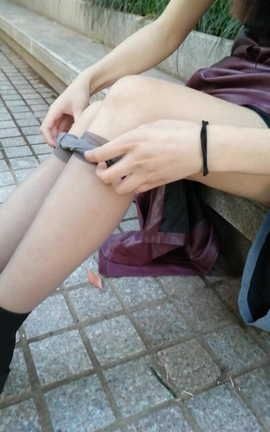 思话SiHua视频 SH012 等车的前奏曲 雯玥1[1280X720][42秒]_丽丝库