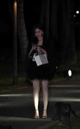 精选街拍作品 NO.1147 高跟凉鞋大白腿_丽丝库