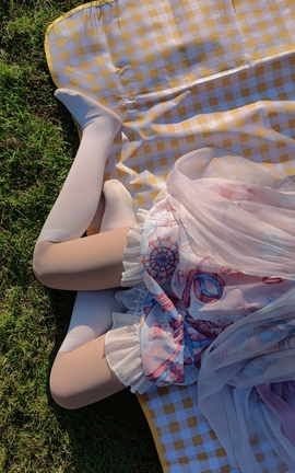 地瓜美足摄影-草地3_丽丝库