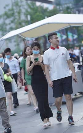 精选街拍作品 NO.1499 极品身材女友_丽丝库