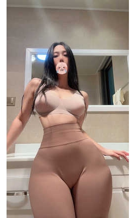 俏妞qiaoniuTT 吊带丝袜晒臀_丽丝库