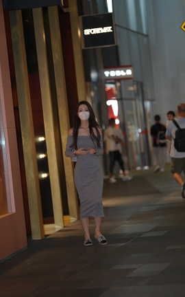 精选街拍作品 NO.1579 漂亮的一字长裙小姐姐_丽丝库